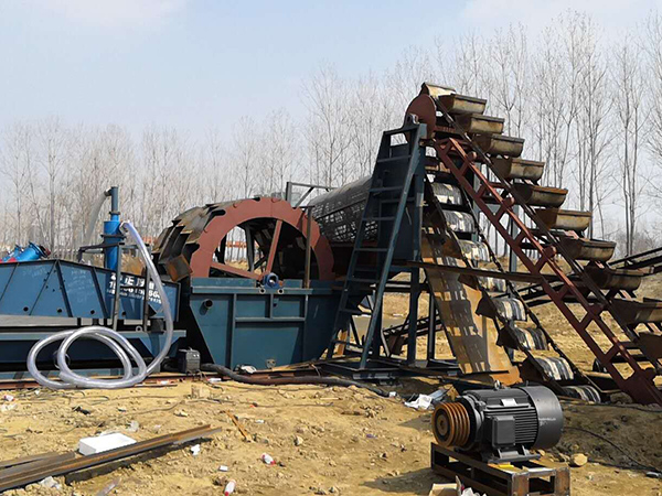 挖斗洗沙機(jī)搭配輪式洗沙機(jī)